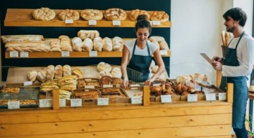 employé-commercial-chaussures-FIM-2023